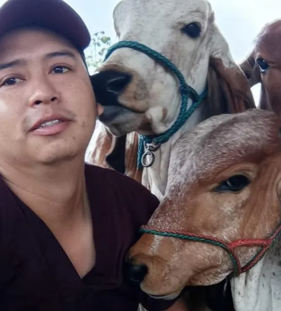 Juan Carlos Coronel, Médico Veterinario Zootecnista en La Concordia